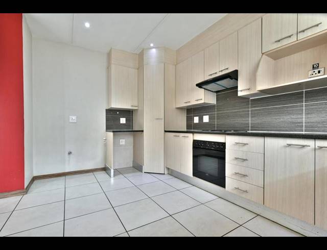 3 BEDROOM TOWNHOUSE FOR SALE IN HONEYDEW MANOR